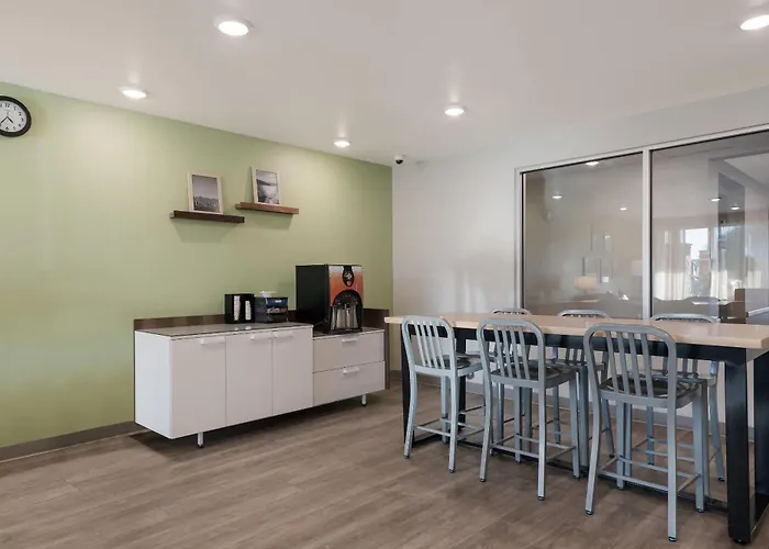 Woodspring Phoenix-deer Valley